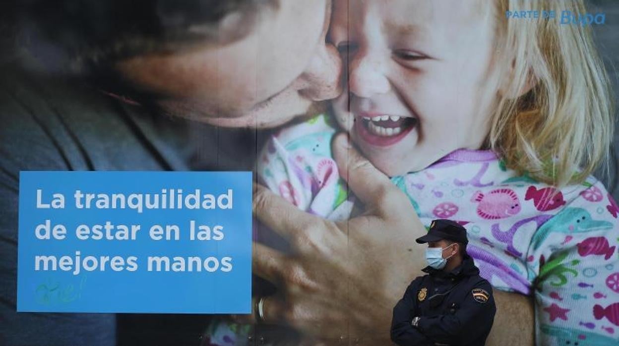 Un agente de Policía Nacional, en Santiago