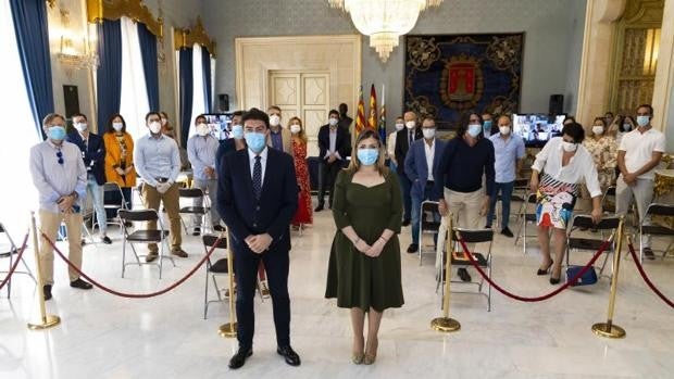 Los grupos políticos del Ayuntamiento de Alicante investigarán si hay cargos que se han colado en la vacunación