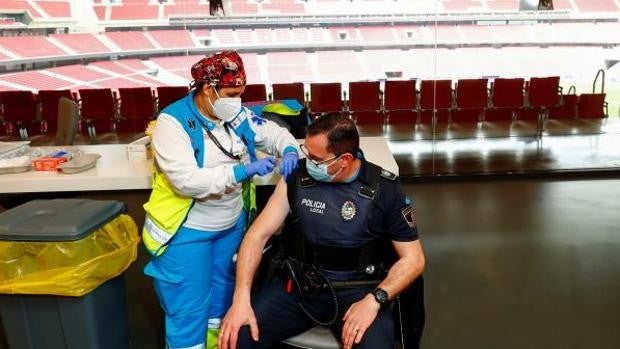 Coronavirus Madrid, en directo: Comienza la vacunación masiva en el Wanda Metropolitano