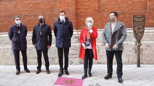 Una placa recuerda la antigua fachada de la iglesia de Jesús de Valladolid
