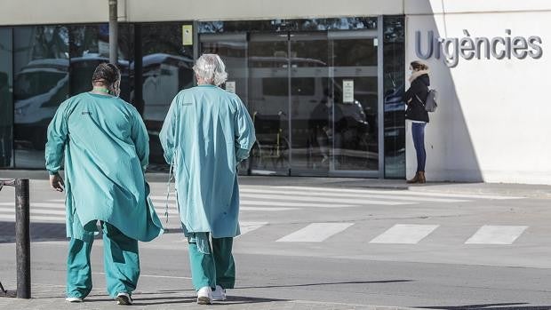 Los hospitales inician su desescalada por el coronavirus en Valencia con un 30% de pacientes menos en una semana