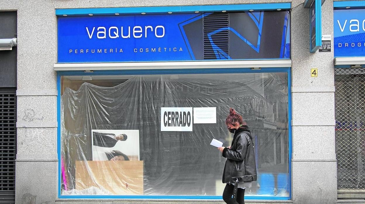 Un local cerrado de Droguerías Vaquero en Zamora, que ha cesado por completo el negocio