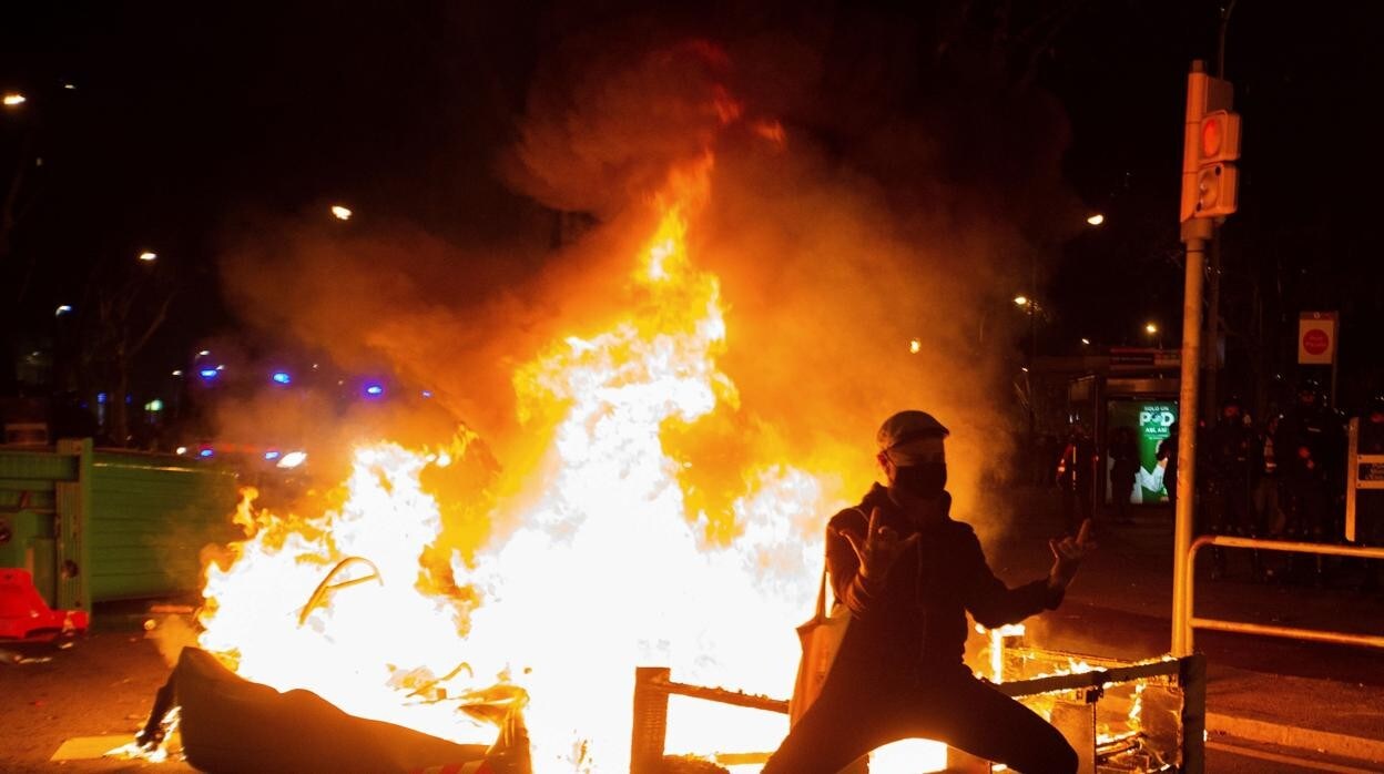 La Policía investiga el papel de ciudadanos extranjeros en las manifestaciones violentas en Barcelona