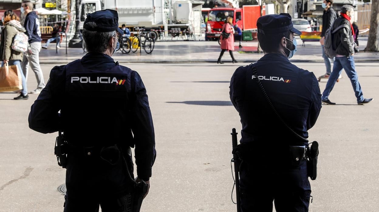 Imagen de archivo de agentes de la Policía Nacional en Valencia