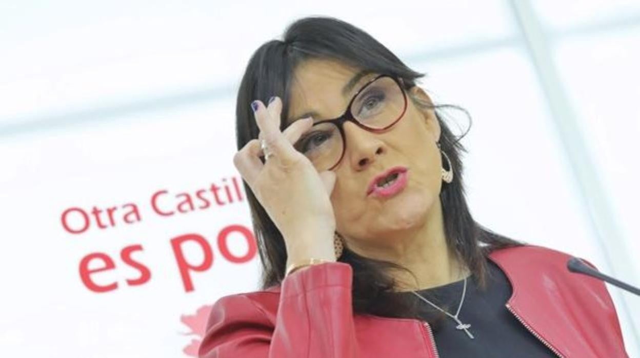 La socialista Ana Sánchez durante una rueda de prensa