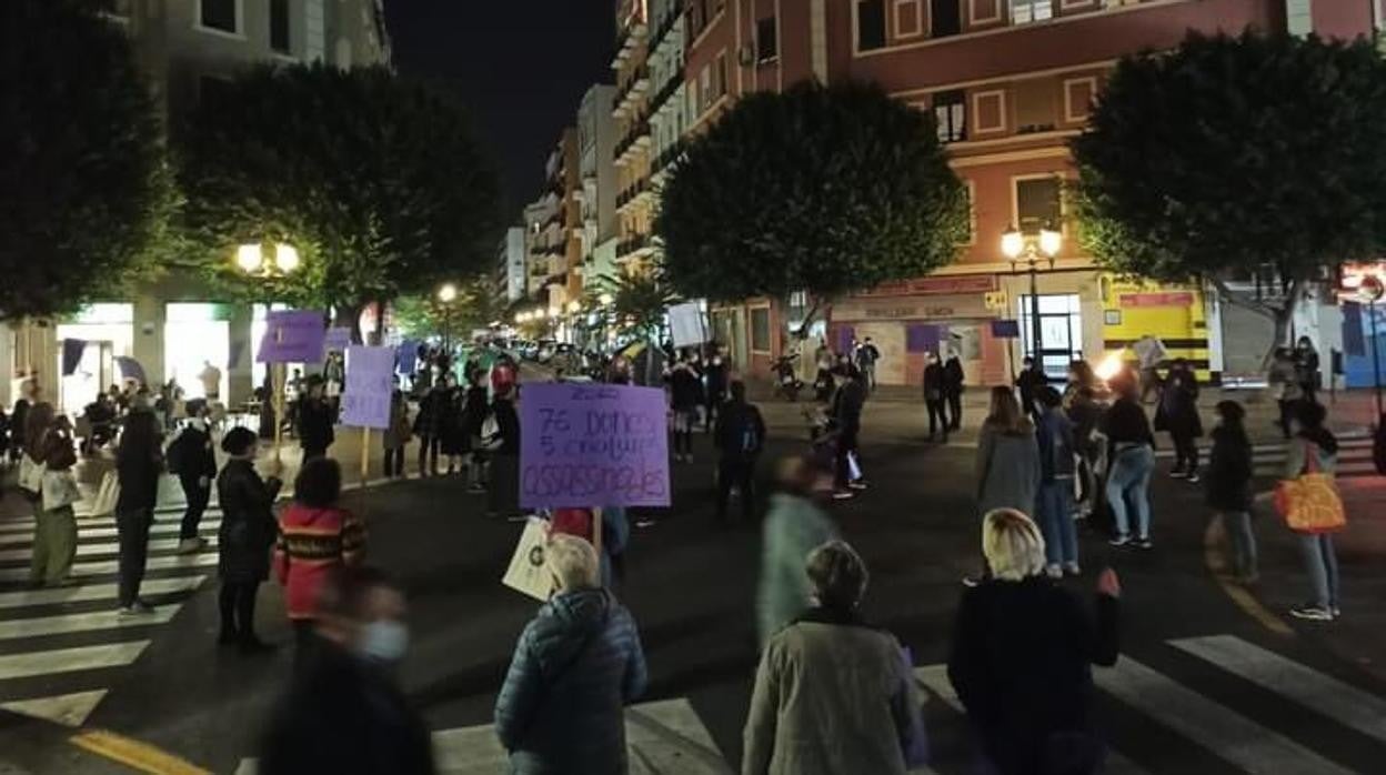 Imagen de una concentración en valencia con motivo del Día Internacional de la Eliminación de la Violencia contra la Mujer