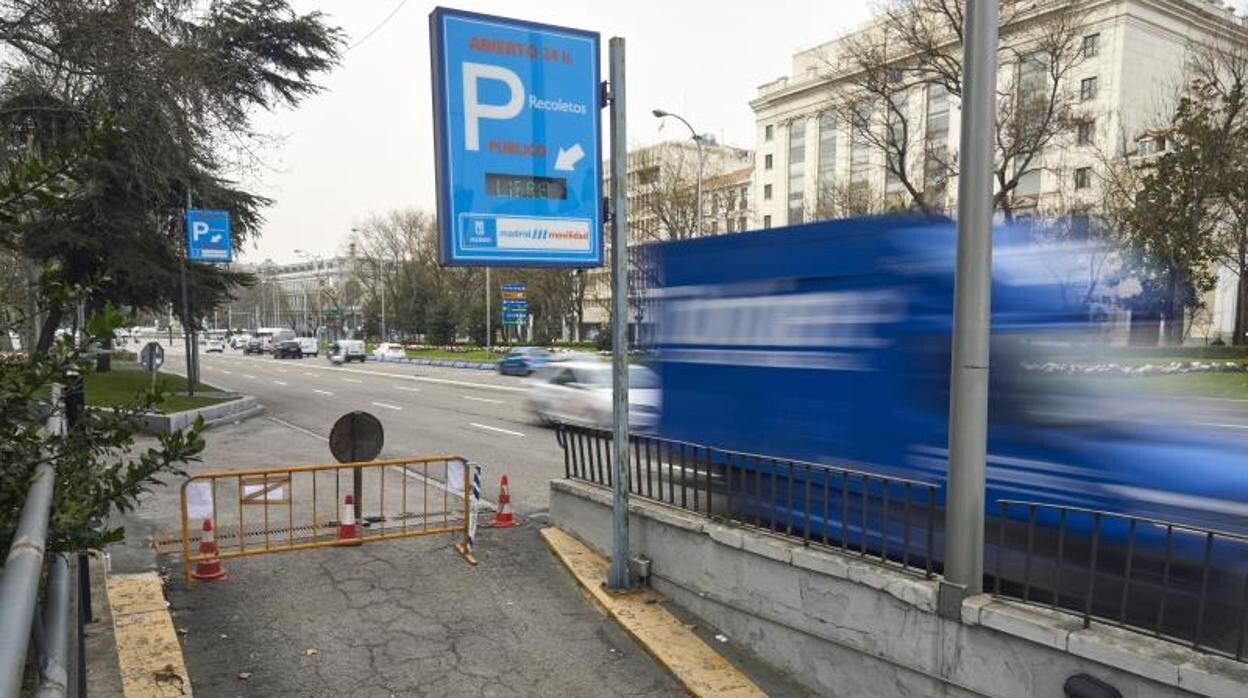 El aparcamiento público de Recoletos, ya cerrado por daños estructurales