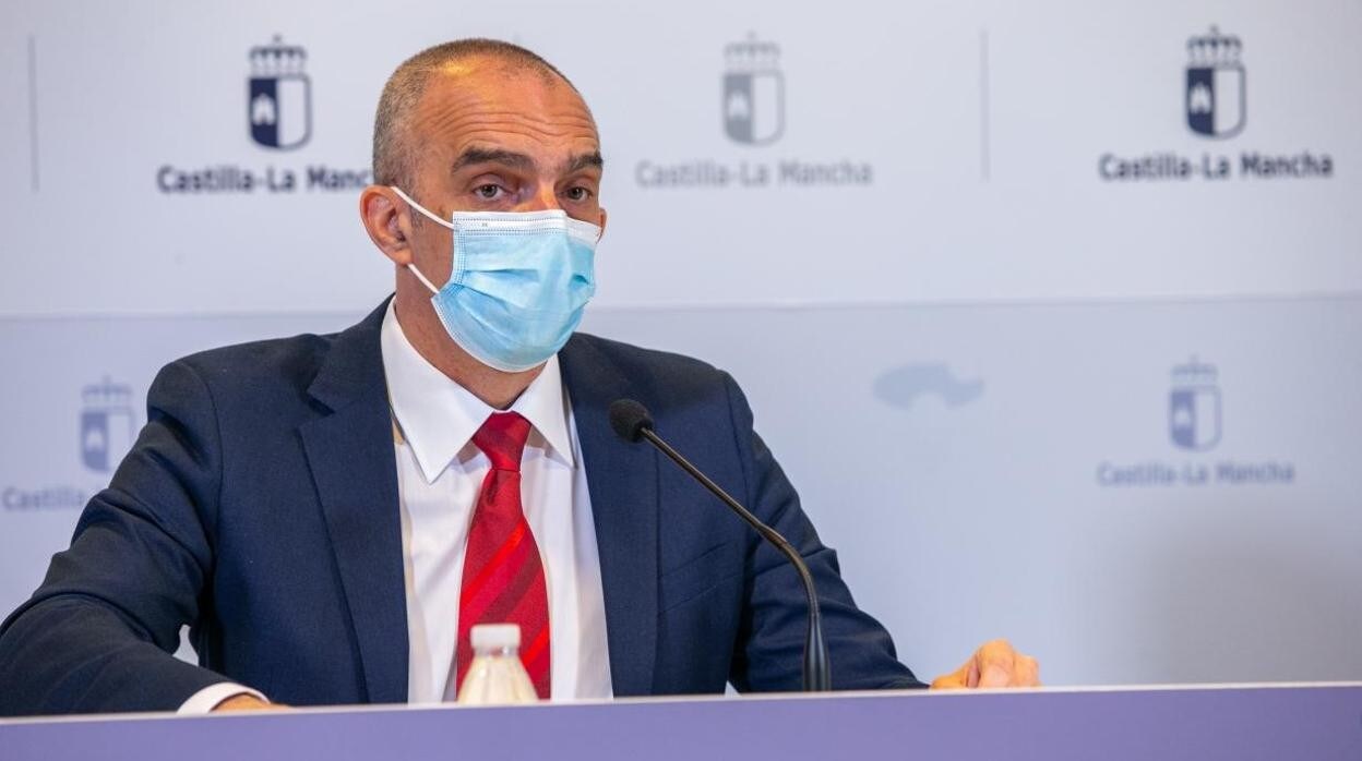 El director general de Salud Pública de Castilla-La Mancha, Juan Camacho, en rueda de prensa
