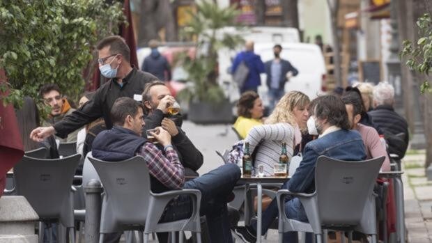 Este es el horario del cierre de bares y restaurantes en Madrid