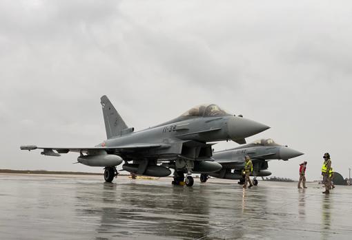 Dos de los seis cazas Eurofighter españoles en la base Mihail Kogalniceanu, cerca de Constanza