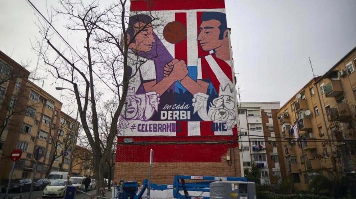 El mural, aún sin terminar, en el distrito de Carabanchel