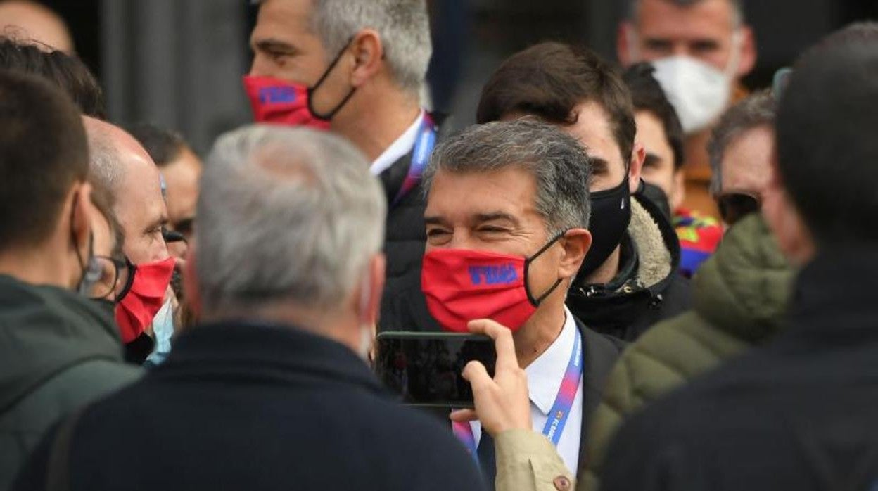 Laporta, durante la jornada de votación en el Camp Nou