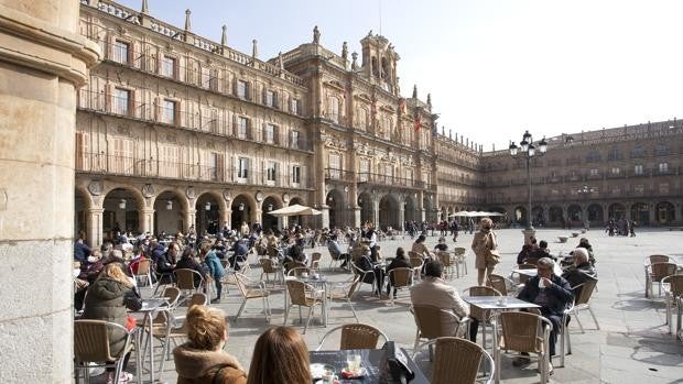 Nuevo mínimo anual de contagios, pero suben los hospitalizados en Castilla y León