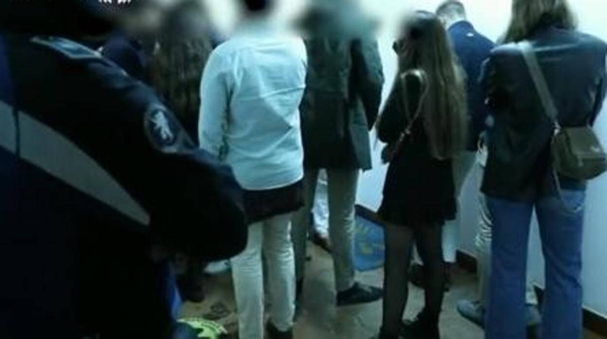Desalojan una fiesta en tres apartamentos turísticos en León con 18 jóvenes, la mayoría menores