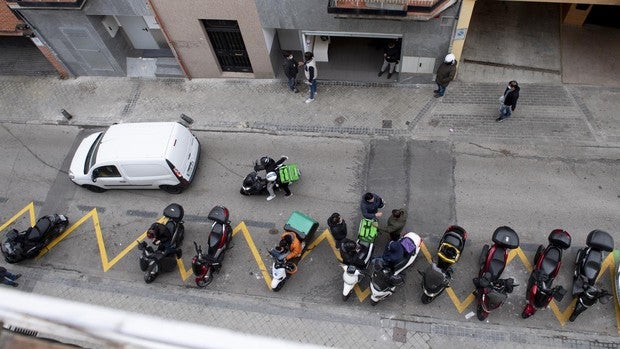 Invasión de cocinas industriales en los patios de vecinos de Madrid: «Es una injusticia»