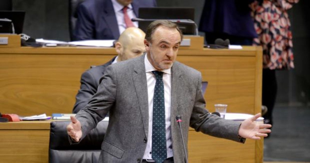 Javier Esparza en una imagen de archivo en el Parlamento de Navarra.