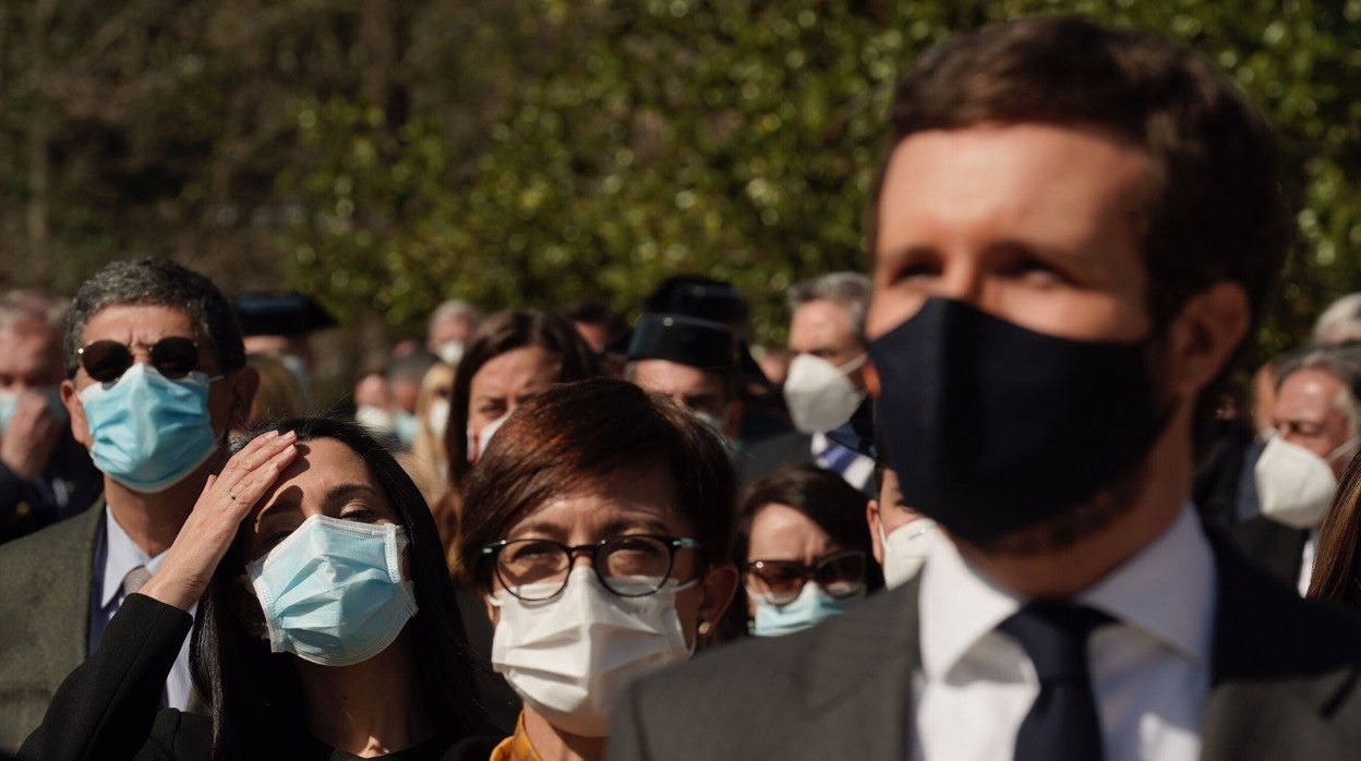 Pablo Casado e Inés Arrimadas, en el acto del 11-M en El Retiro