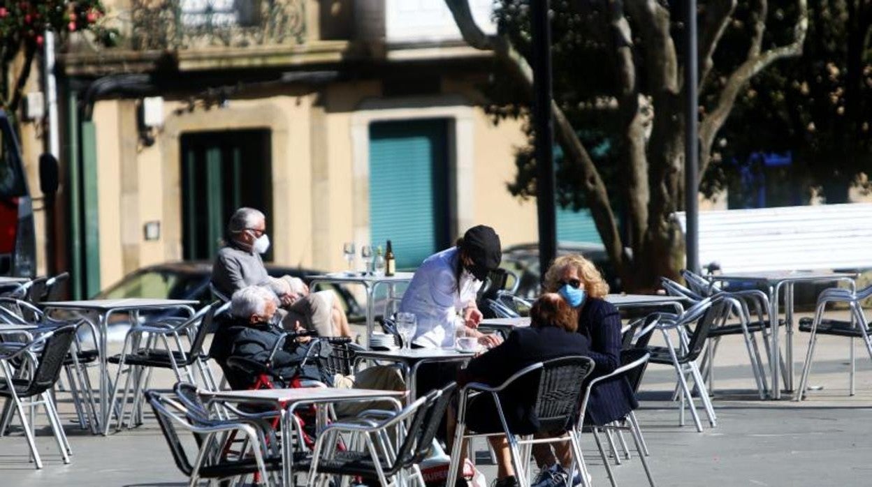 Una terraza en Ferrol en la reapertura de la hostelería tras la tercera ola del coronavirus