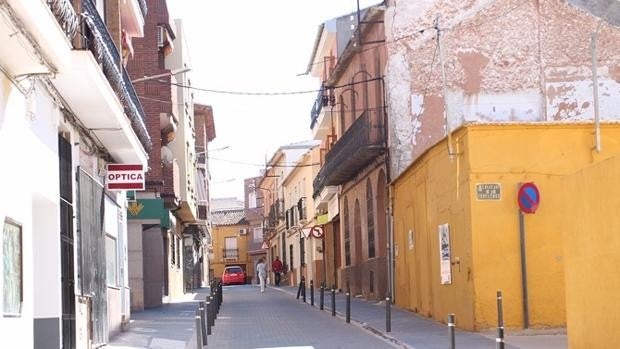 Un matrimonio de La Solana encuentra y devuelve un bolso con 344 euros de una cofradía local