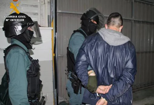 Uno de los detenidos en esta operación antidroga realizada en Zaragoza
