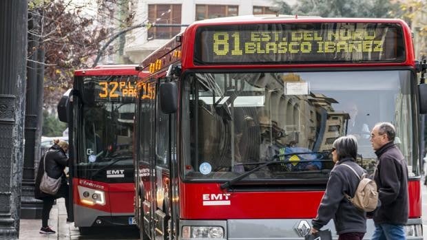 Denuncian el abandono de un hombre autista tras ser expulsado de un autobús de la EMT en Valencia