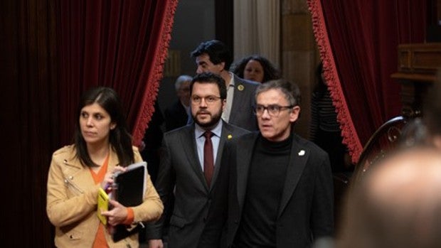 ERC y la CUP llegan a un acuerdo que incluye retirar el 'foam' a los Mossos y otro referéndum secesionista