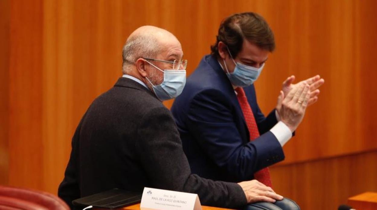 Alfonso Fernández Mañueco, junto a Francisco Igea durante el debate de la moción de censura en las Cortes