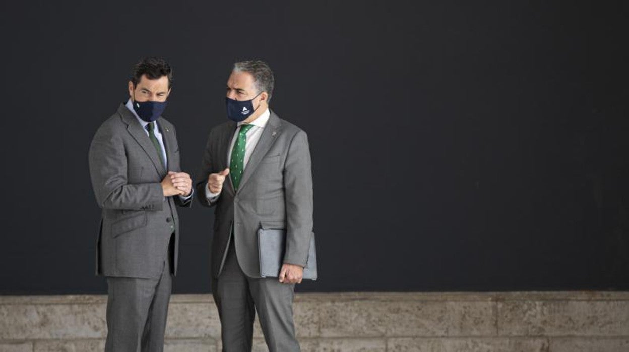 Juanma Moreno y su mano derecha en la Junta, Elías Bendodo
