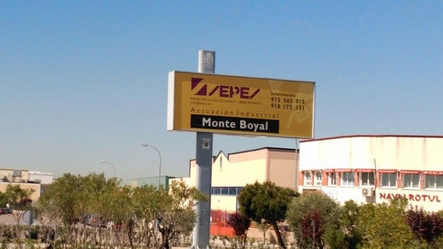 Un trabajador de 65 años, herido al caer de una escalera en una nave industrial de Casarrubios del Monte