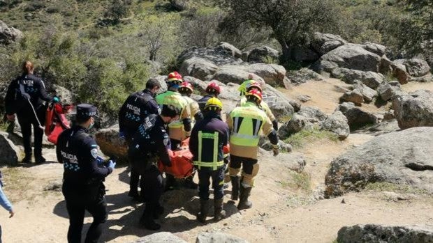 Rescatan a una joven de 23 años que sufrió una caída en la Piedra del Rey Moro