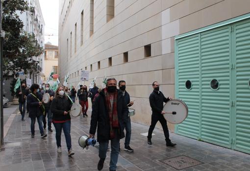 Imagen de la protesta de CSIF en los alrededores de las Cortes Valencianas