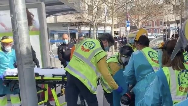 Apuñalada una mujer en un autobús que trasladaba a indigentes