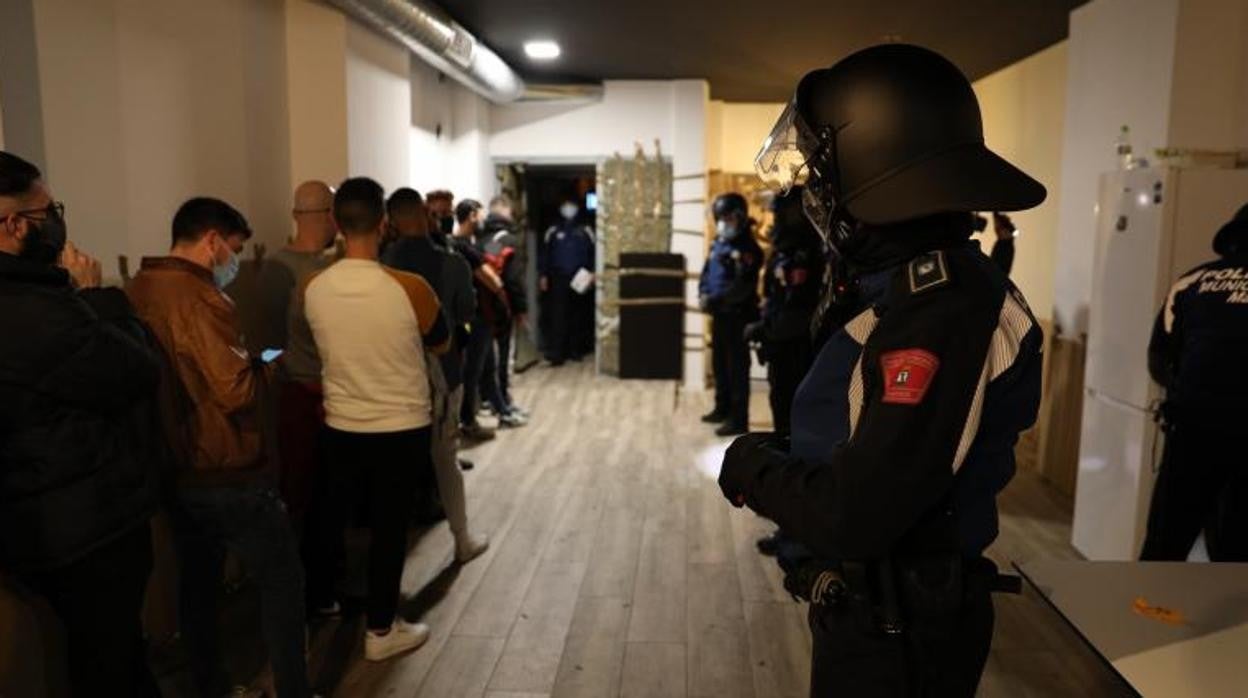 Imagen de archivo de una fiesta ilegal en un local de Madrid