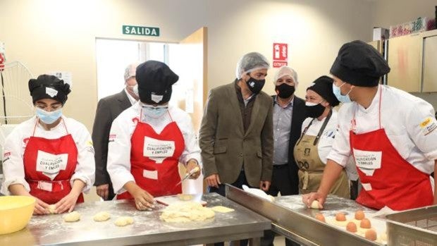 «Alicante Gastronómica Solidaria» amplía su reparto de alimentos a familias con nuevos donativos de empresas