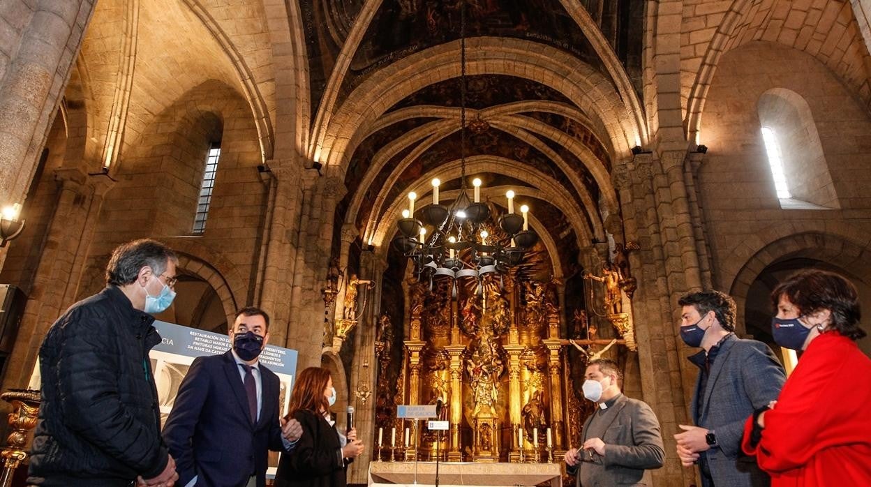 El conselleiro en su visita a la catedral de Mondoñedo de este martes