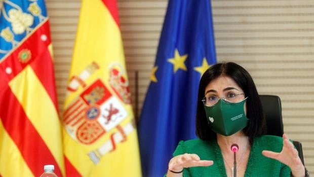 El Gobierno sostiene que el 70% de la población española estará vacunada «a lo largo del verano»