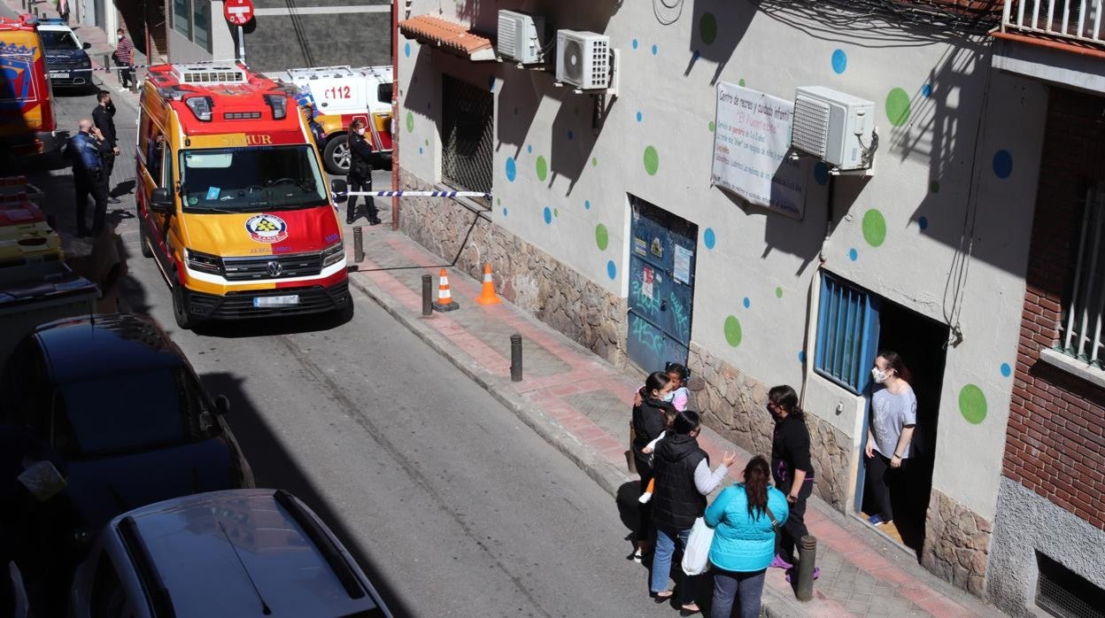 Una ambulancia, junto al centro de infancia