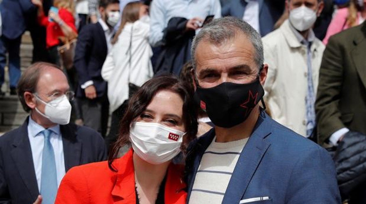 La presidenta de la Comunidad de Madrid, Isabel Díaz Ayuso, y el candidato Toni Cantó