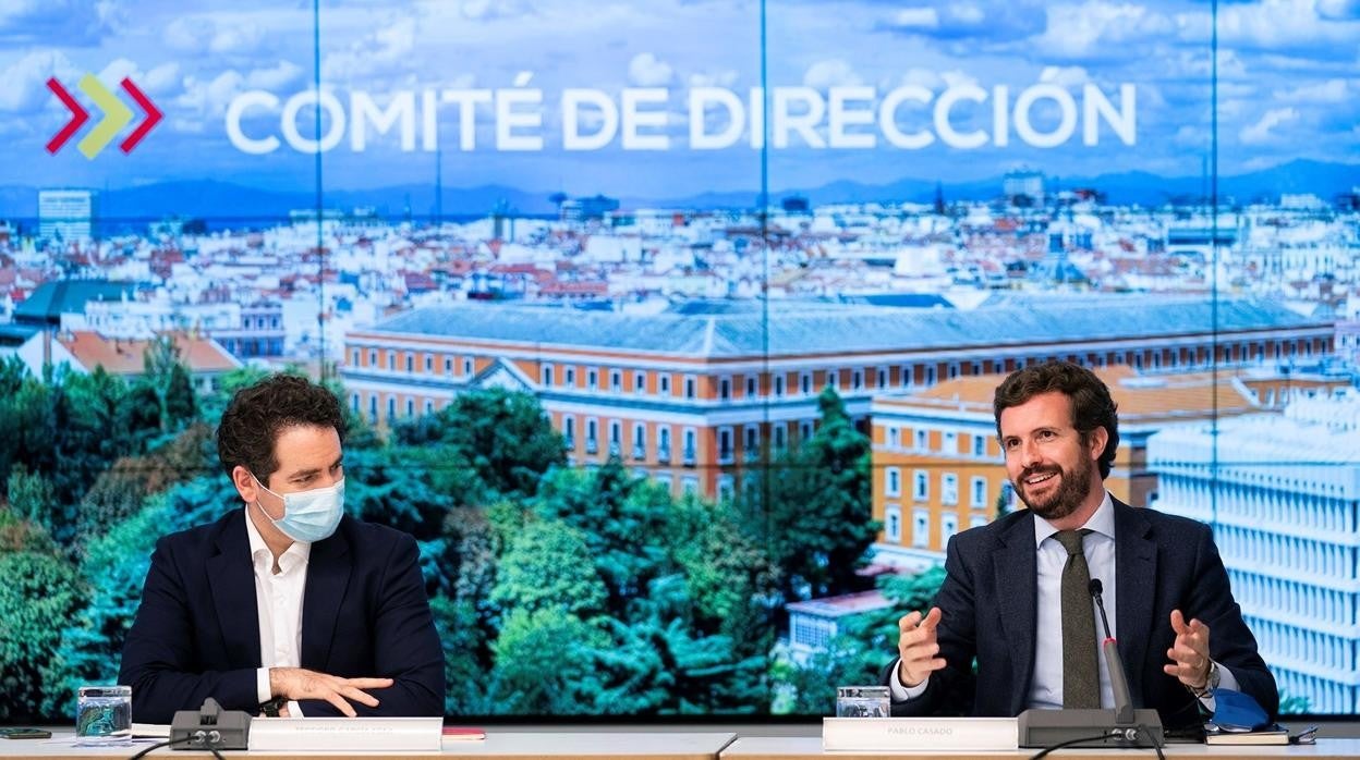 Teodoro García Egea y Pablo Casado durante el Comité de Dirección del PP