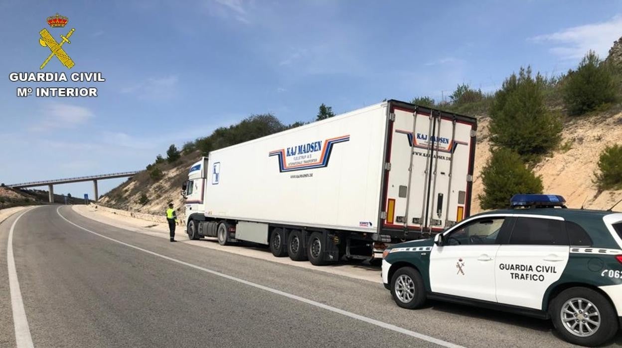 Imagen del control al camionero que quintuplicaba la tasa de alcohol permitida en Alcoy