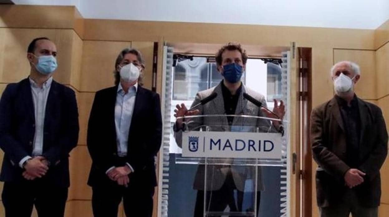 José Manuel Calvo, Marta Higueras, Felipe Llamas y Luis Cueto durante la rueda de prensa en la que anuncian su ruptura con el resto de concejales de Más Madrid