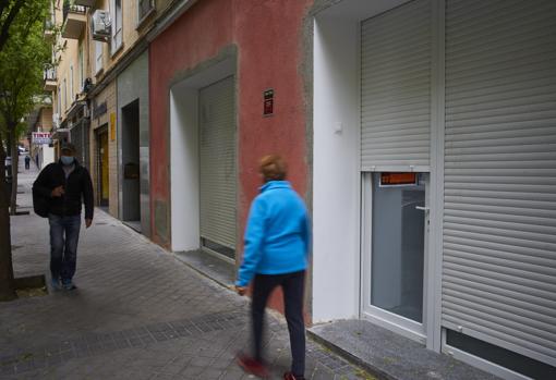 Una peluquería cerrada, convertida en vivienda