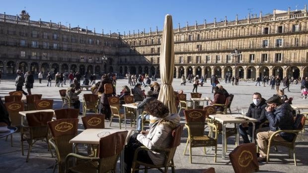 Salamanca y otros siete municipios de Castilla y León están abocados también al cierre del interior de la hostelería