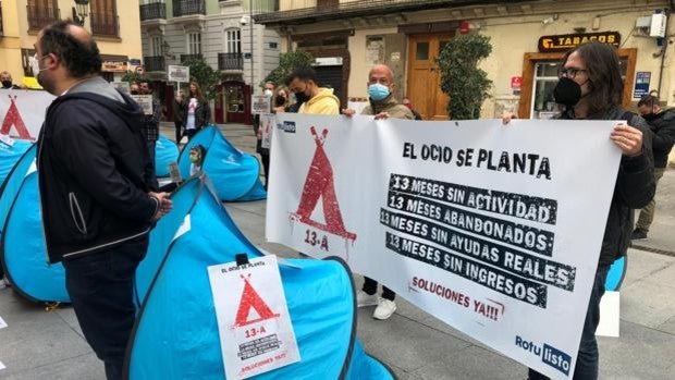 El ocio nocturno acampa indefinidamente para pedir 50 millones en ayudas por las restricciones del coronavirus en Valencia