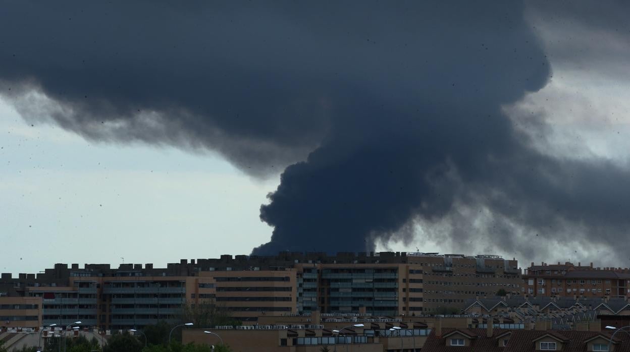 Un Incendio En Una Nave Industrial De Seseña Provoca Una Gran Columna De Humo Visible Desde Madrid 1291