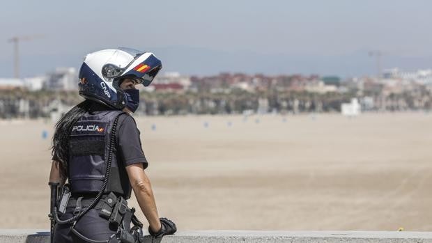 Brutal agresión de un detenido a una agente de la Policía Nacional en una comisaría de Valencia