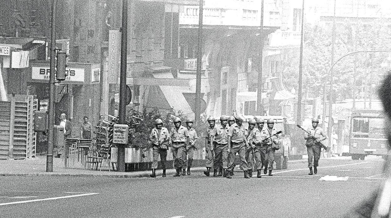 Antidisturbios preparados en septiembre de 1976