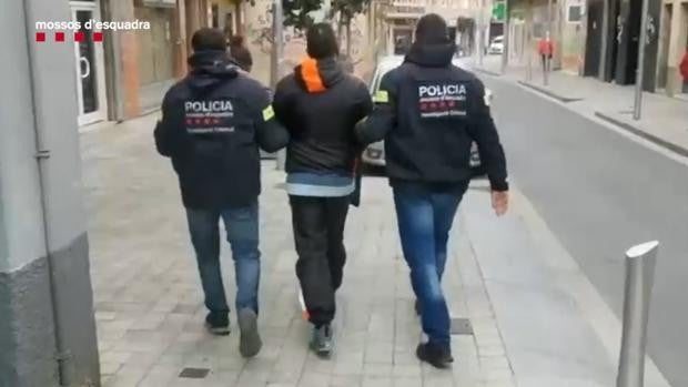 Los Mossos detienen a dos presos fugados durante permisos penitenciarios