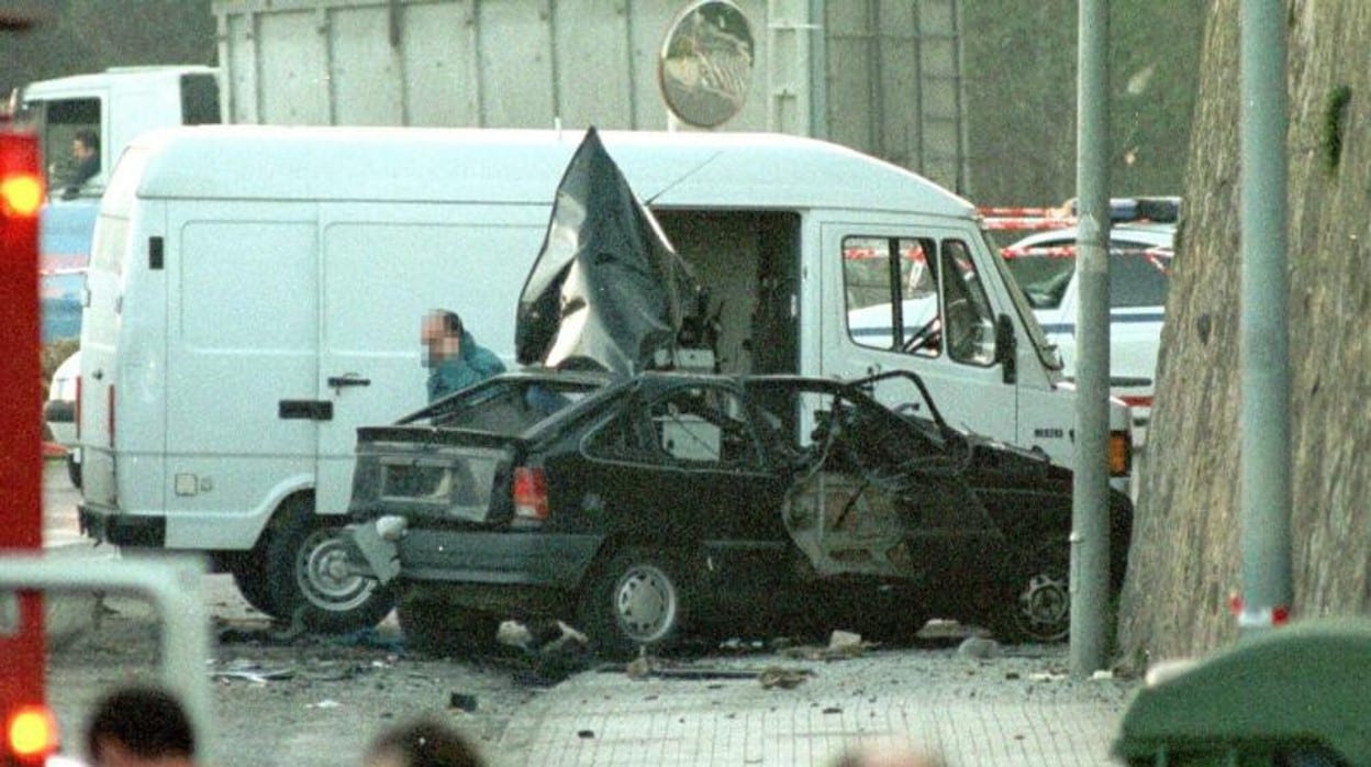 Imagen del atentado que en 1998 acabó con la vida del concejal José Ignacio Iruretagoyena