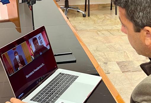 El presidente de la Diputación de Alicante, Carlos Mazón, reunido por videoconferencia con el presidente de la Región de Murcia, Fernando López Miras